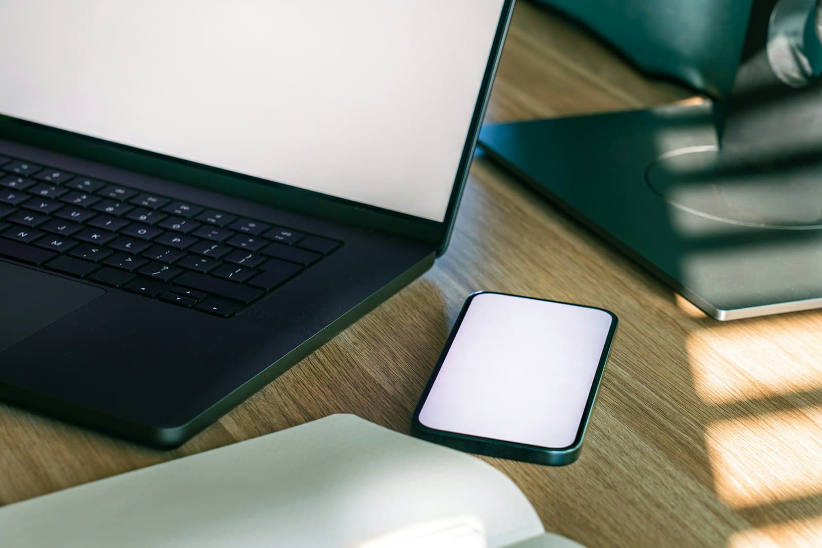 Laptop and smartphone on a writing desk
